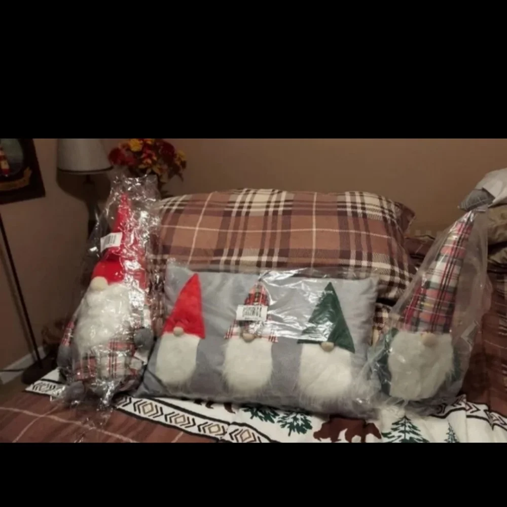 Holiday Gnomes Accent Pillow & Plush Pillows Set of 3 BNWT RETIRED SET!